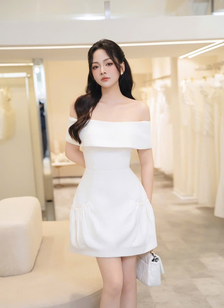 Đầm trắng trễ vai dự tiệc