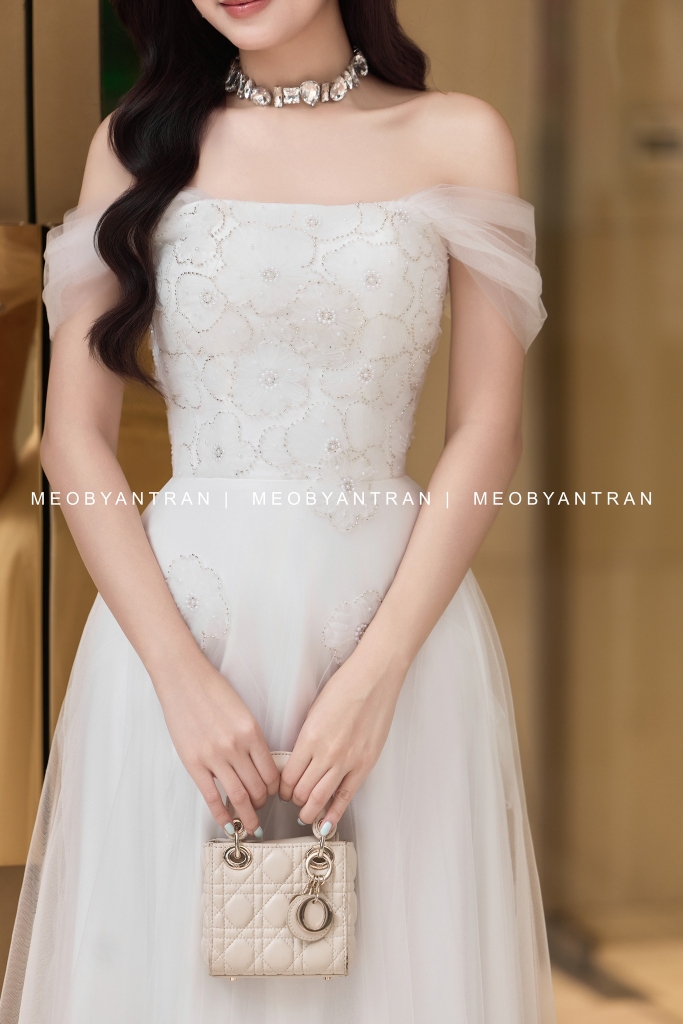 Đầm voan trễ vai dáng dài