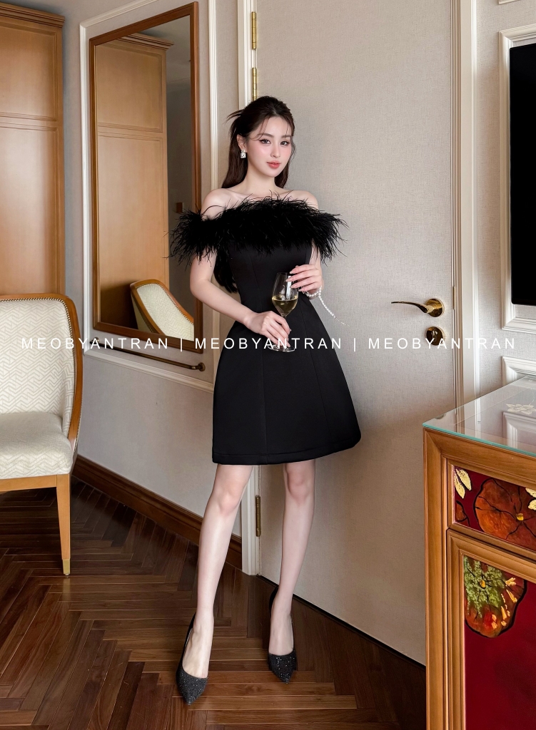 Đầm xoè lông vũ vai ngang NGẮN