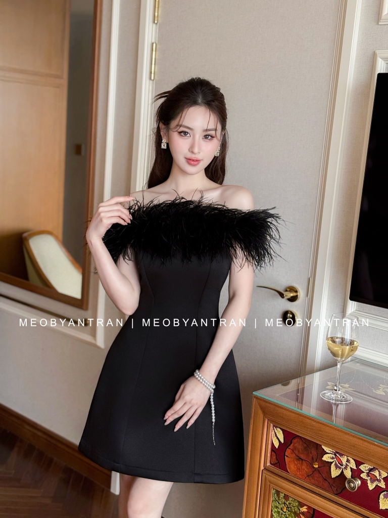 Đầm xoè lông vũ vai ngang NGẮN