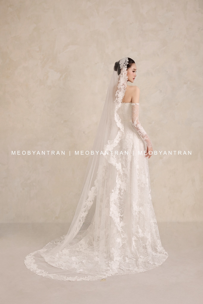 Váy cưới ren tay dài sang trọng