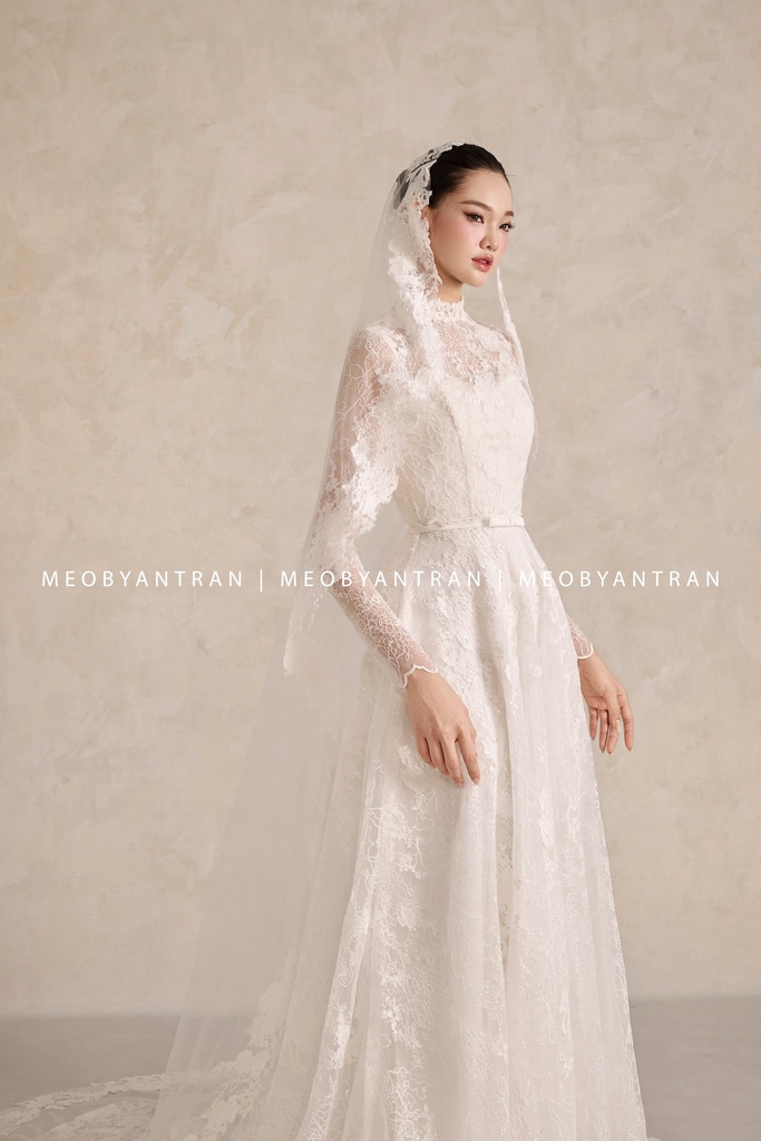 Váy cưới ren tay dài sang trọng