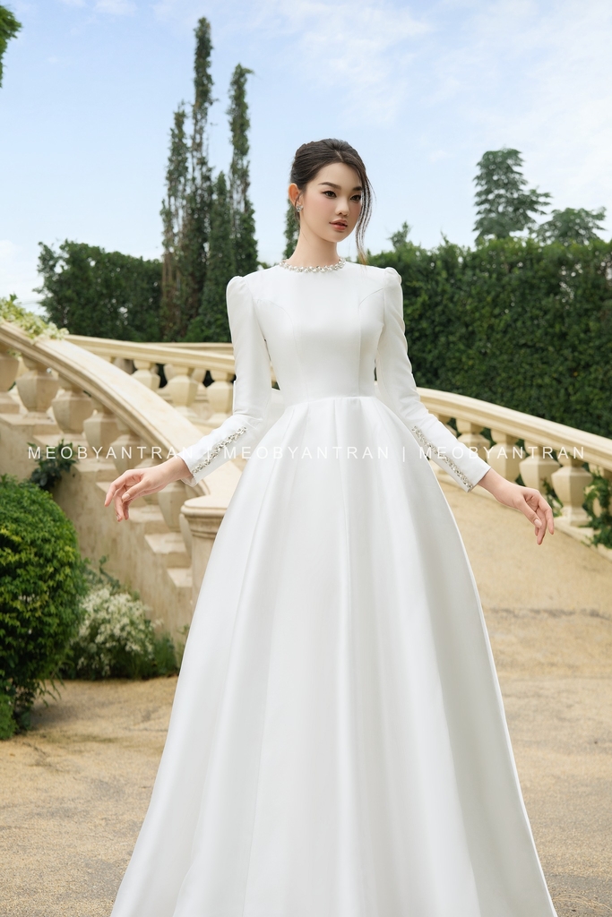 Váy cưới tay dài cổ đính đá đẹp