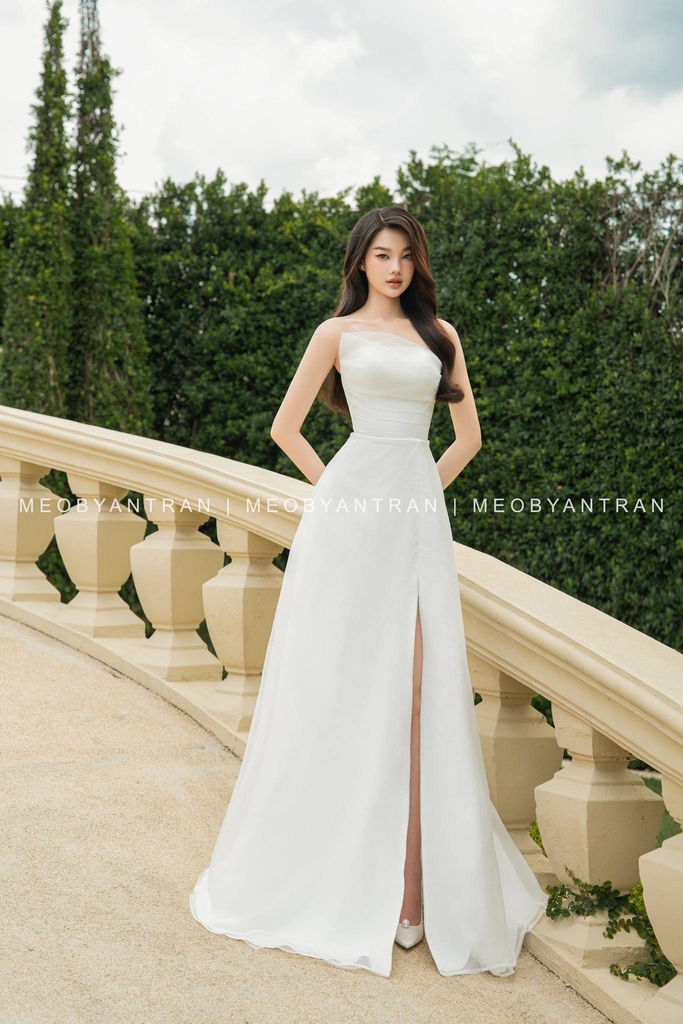 Váy cưới xẻ chân đẹp 