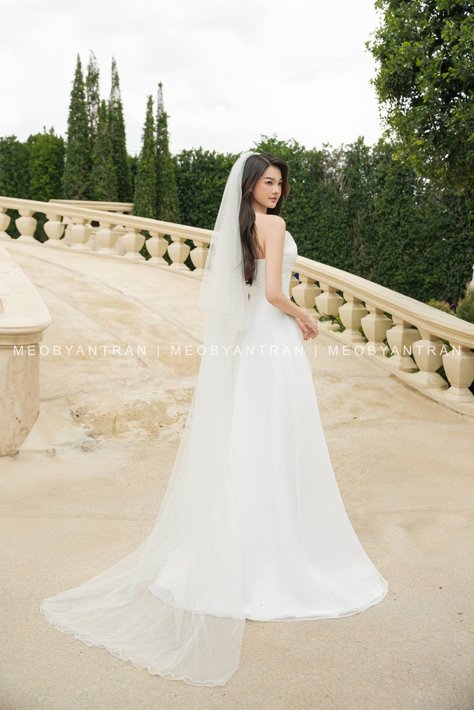 Váy cưới xẻ chân đẹp 