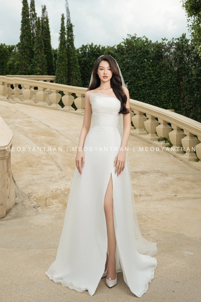 Váy cưới xẻ chân đẹp 
