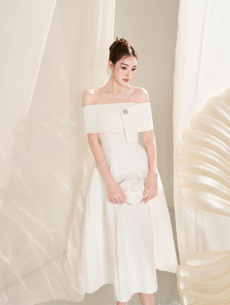 Đầm thiết kế trễ vai