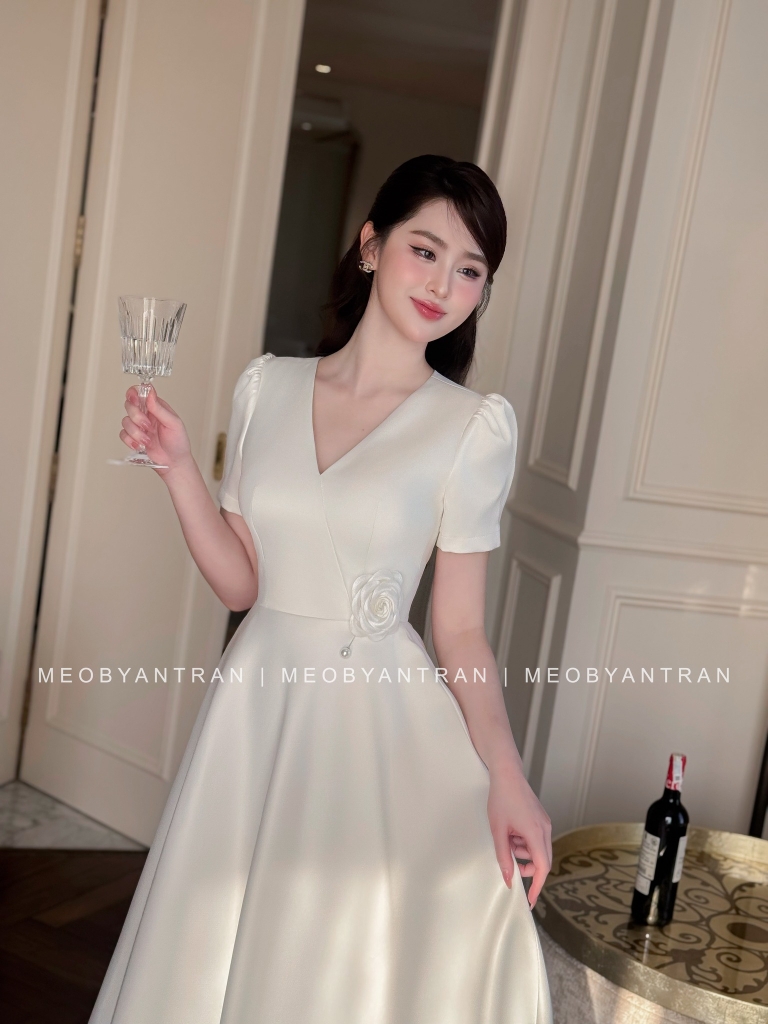 Váy cưới ngắn đi bàn