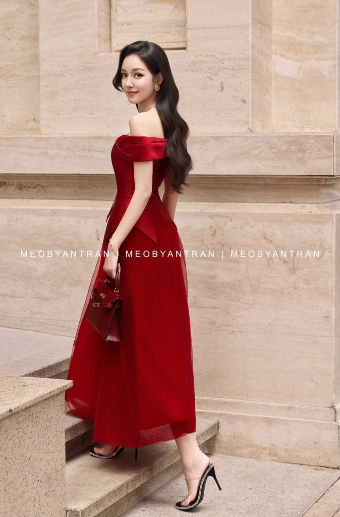 Váy trễ vai dự tiệc trẻ trung