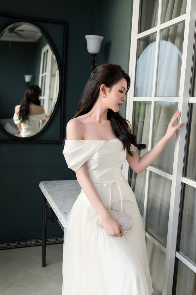 Váy trễ vai dự tiệc trẻ trung