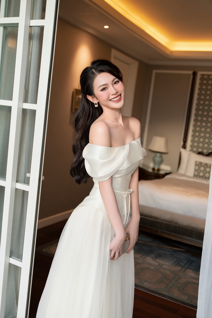 Váy trễ vai dự tiệc trẻ trung