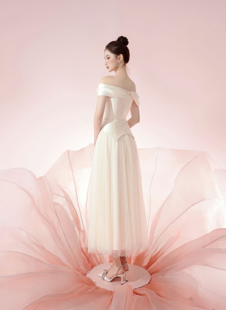 Váy trễ vai dự tiệc trẻ trung