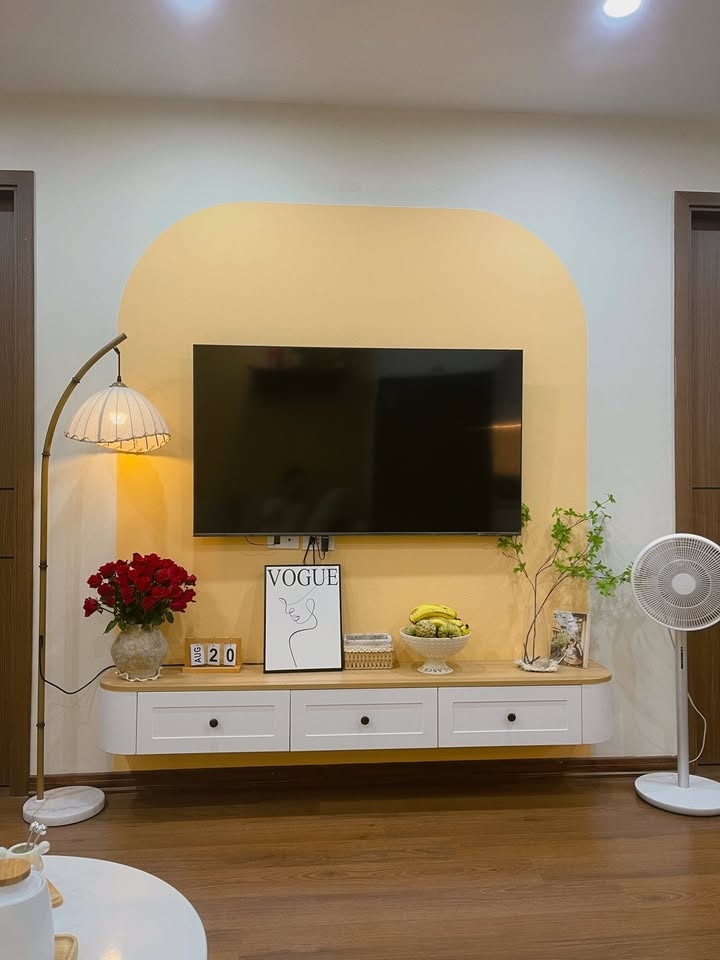 Kệ tivi treo tường hiện đại ngăn kéo cánh huỳnh  tv82