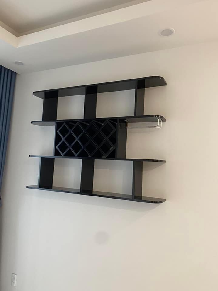 Kệ để rượu 3 tầng bo góc đen (140x100x20cm) KR108
