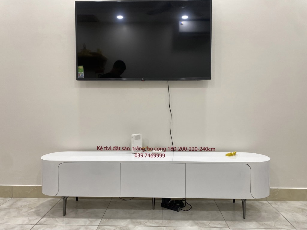 Kệ tivi  đặt sàn màu trắng bo góc hiện đại -TV210