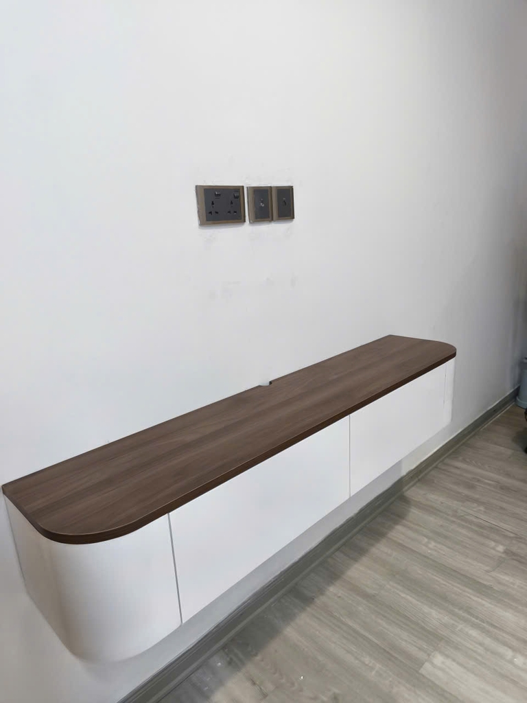 Kệ tivi treo tường bo góc hiện đại 140-150cm -TV2990