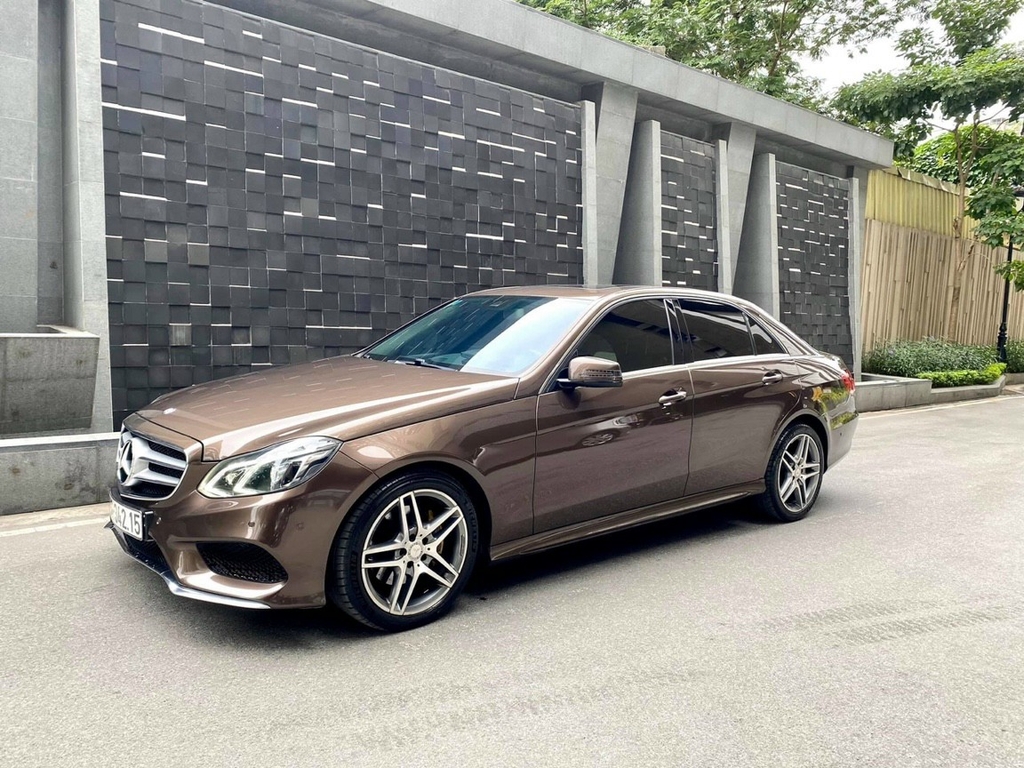 MercedesBenz E250 2016  Màu xanh cavansite nội thất nâu chocolate đẳng  cấp sang trọng và