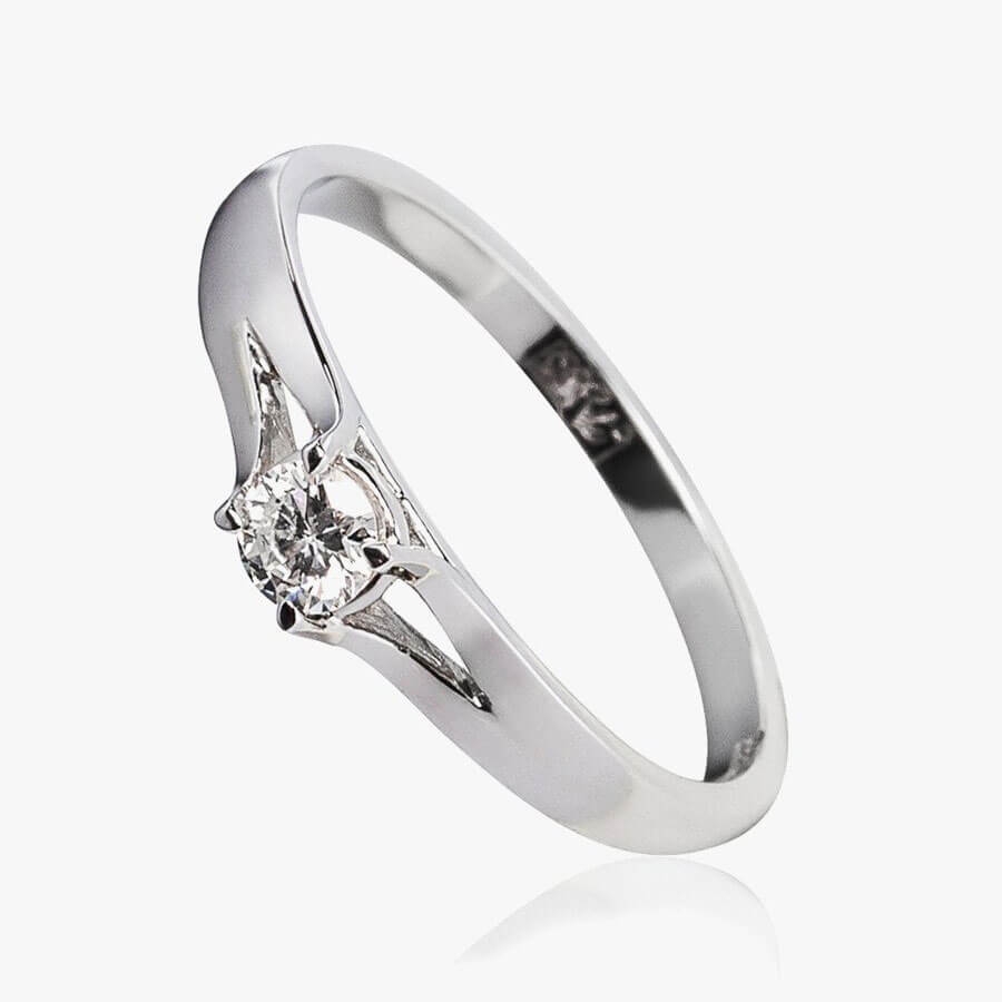 Tại Danh Hiển các viên xoàn tấm luôn được lựa chọn một cách kỹ càng  Danh  Hiển Jewelers  Hơn 60 năm đồng  By Danh Hiển Jewelers  Facebook