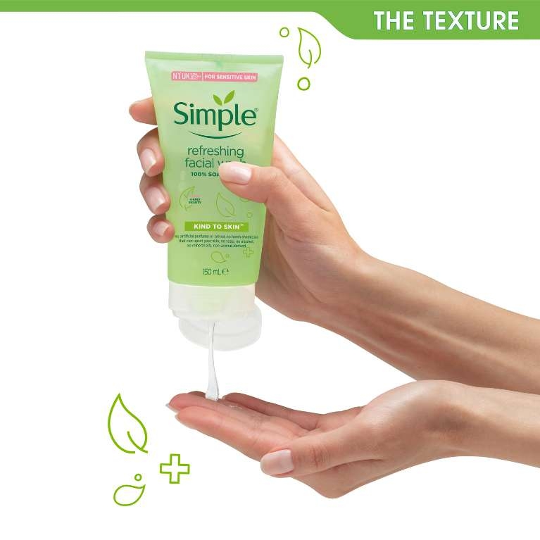 Sữa Rửa Mặt Cho Da Nhạy Cảm Simple Refreshing Facial Wash 150Ml