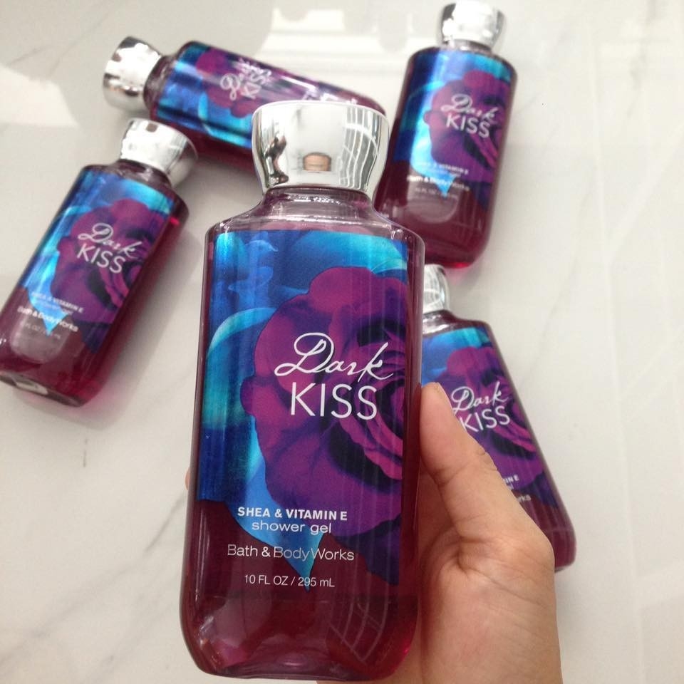 Gel Tắm Bath & Body Works Dark Kiss 236ml