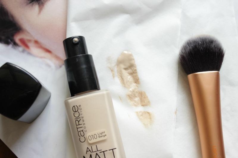 Kem Nền Catrice All Matt Plus Shine Control 18h 30ml #010 Light Beige