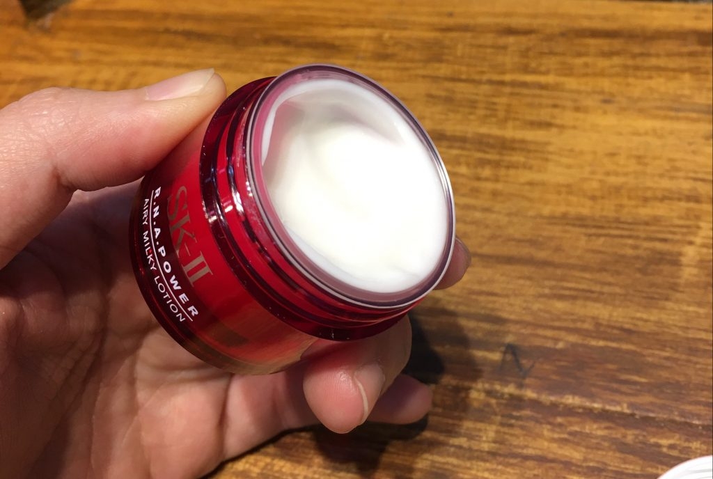 Kem Dưỡng SK II R.N.A. Power Airy Milky Lotion 15G