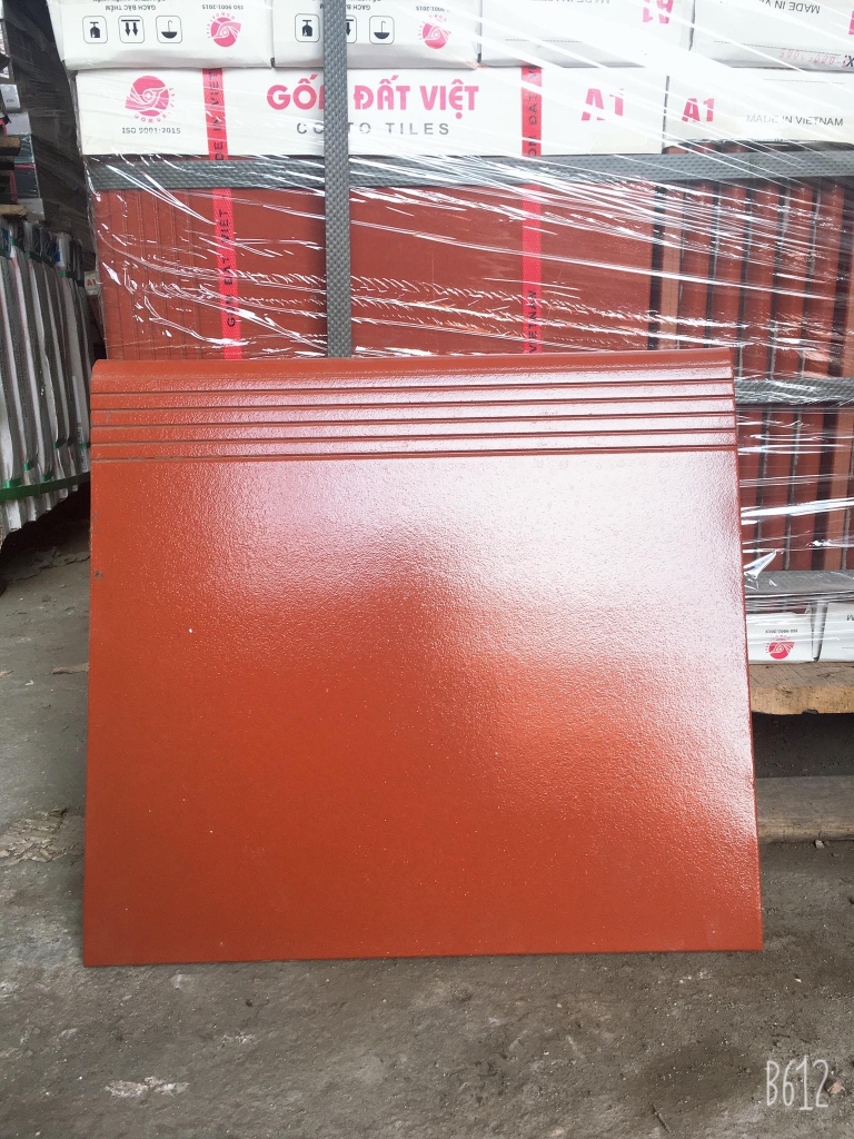 Gạch bậc thềm 40x36cm màu đỏ tráng men Gốm Đất Việt