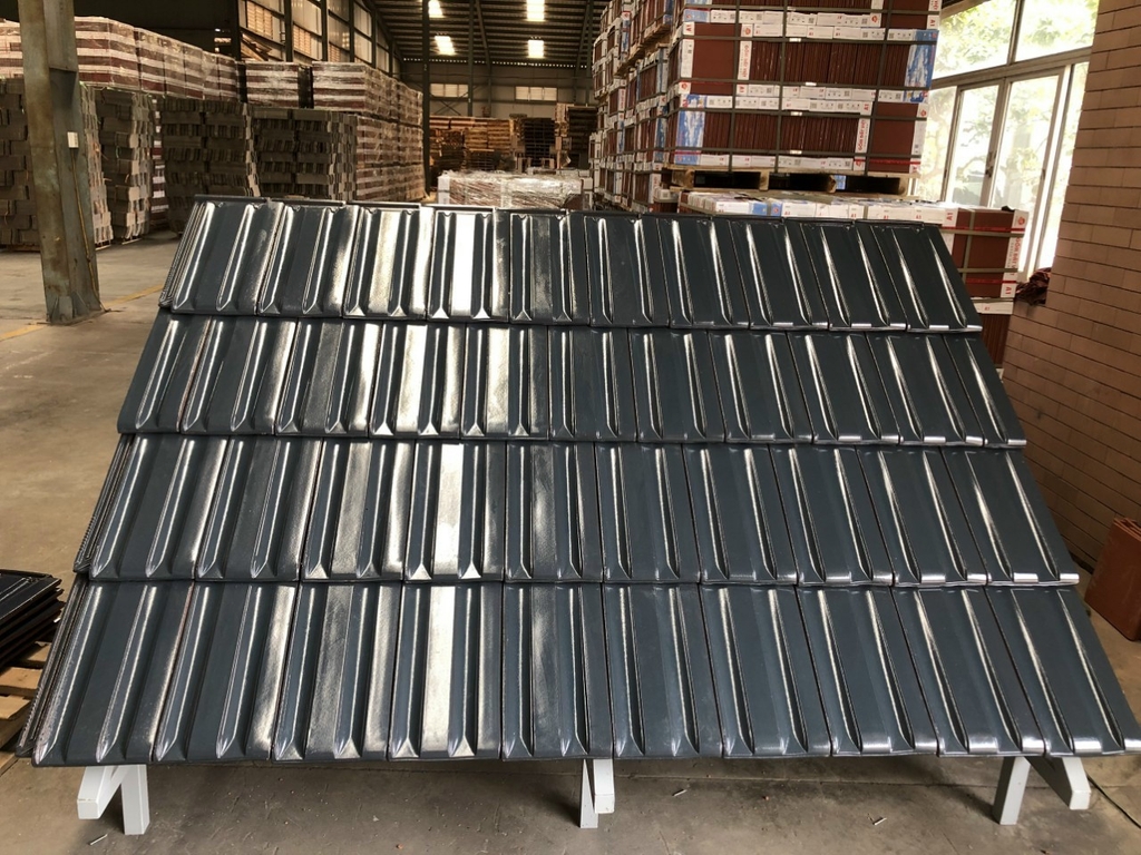 NGÓI EURO TYPE 12V/1M2 MEN KIM LOẠI - MÀU ĐEN