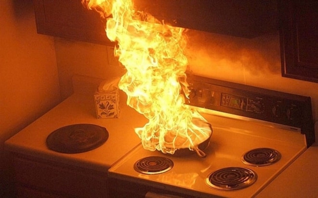 Chú ý những thứ dễ gây cháy nổ không nên đặt cạnh bếp