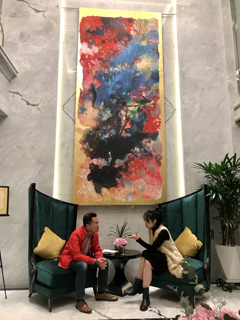 Trang trong không gian khách sạn Solie