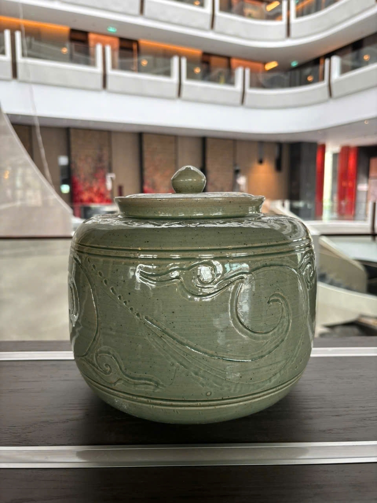 Gốm men tự nhiên