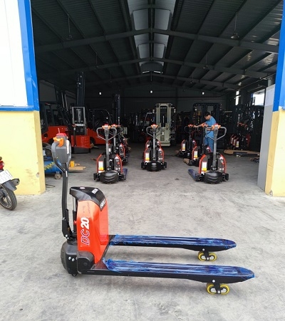 Xe nâng tay điện Heli CBD20J-Li2, 2 tấn dắt lái