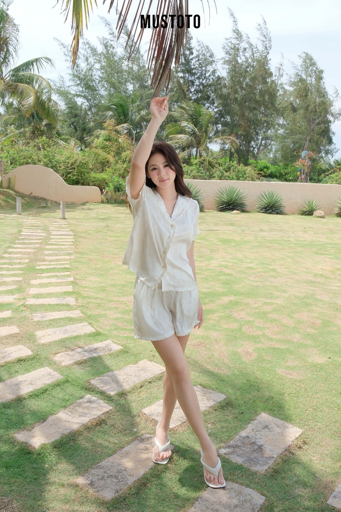 MB68 | MUSTOTO Bộ Pyjama Lụa Cao Cấp Phối Viền Bèo