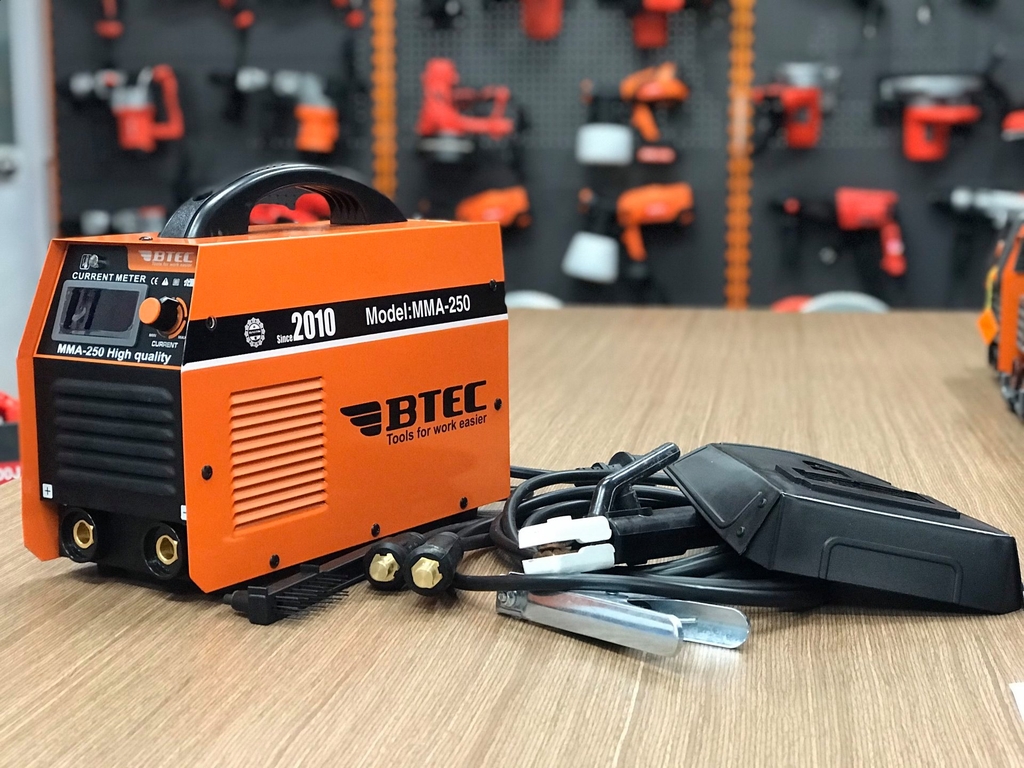 MÁY HÀN QUE ĐIỆN TỬ BTEC MMA-250 (NEW) ( HÀN LIÊN TỤC QUE 4 LY)- HÀNG CHÍNH HÃNG
