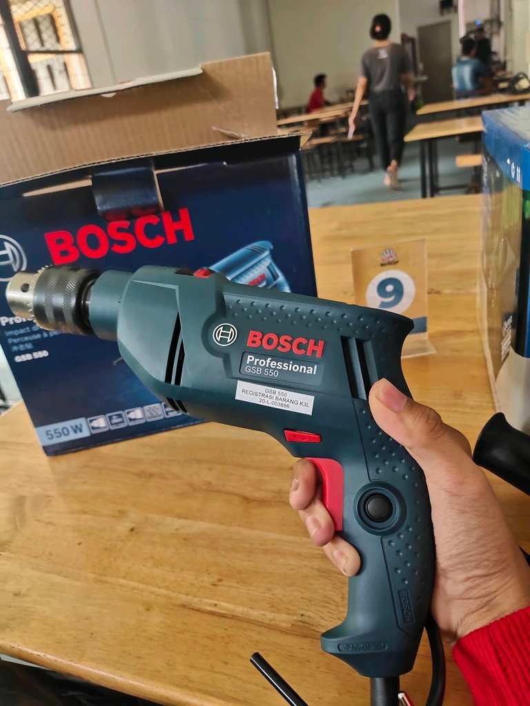 Máy khoan động lực 13mm Bosch GSB 550