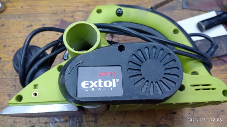 Máy bào 82mm 750w Extol 409113