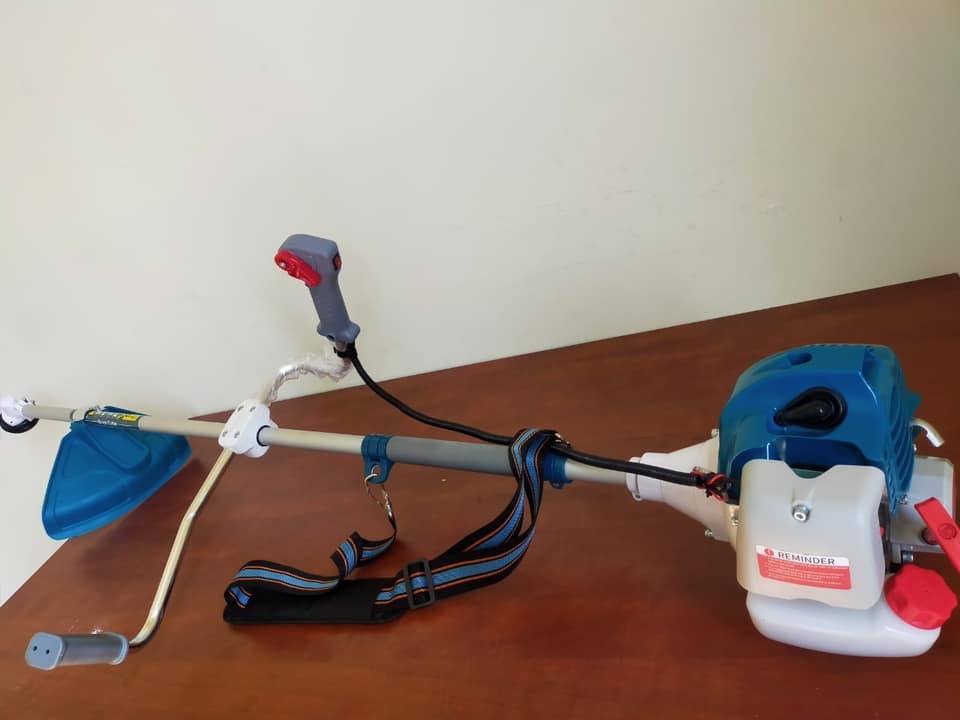 Máy cắt cỏ 2 thì chạy xăng pha nhớt 800W AmaxGold AMG33