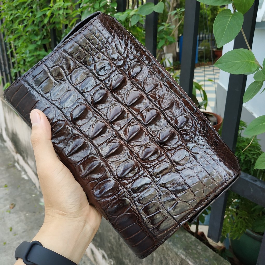 Clutch da cá sấu KHÓA SỐ lịch lãm!