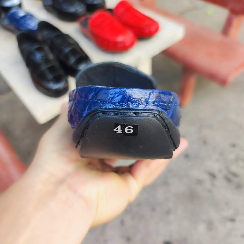Giày sục nam Vây đuôi cá sấu Navy. Thiết kế đơn giản thanh lịch!