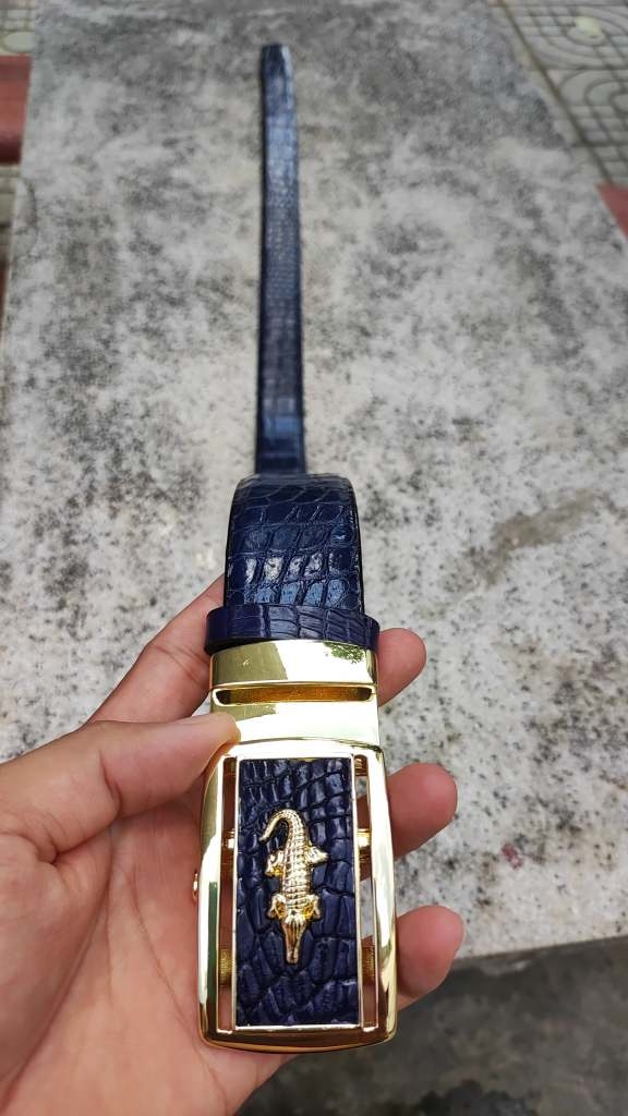 Thắt lưng cá sấu Xanh navy rất đẹp. Bản liền tấm da bụng 4cm!