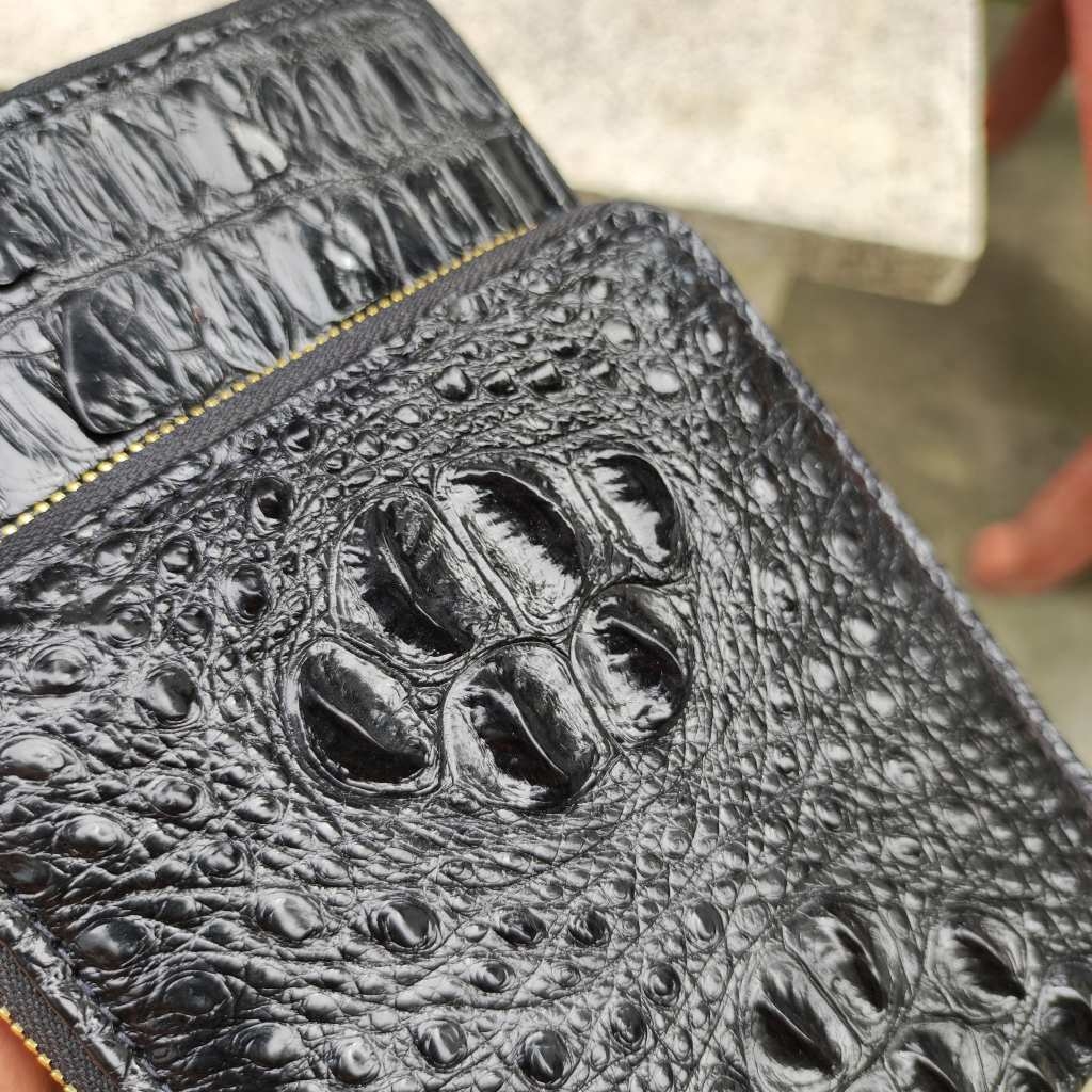 Túi đeo ngực nhỏ gọn Thiết 3 khóa nhiều ngăn. Gù gia cá sấu rất đẹp!