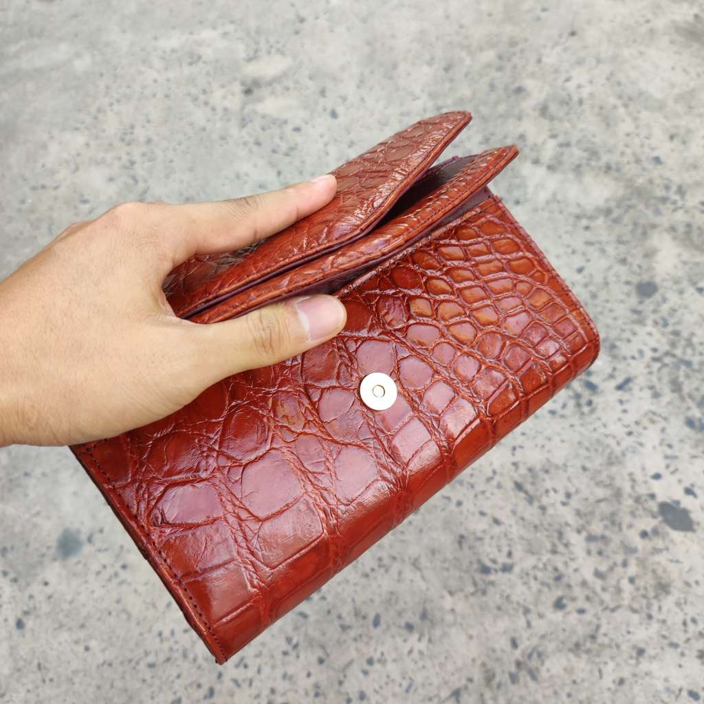 Cầm tay nữ kiêm túi đeo vai. Da bụng cá sấu siêu dễ thương!