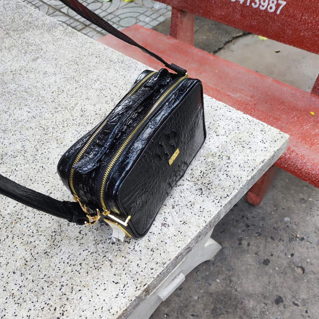 Clutch xách tay nhỏ gọn có dây đeo. Khóa VÂN TAY và miễn phí KHẮC TÊN chính chủ!