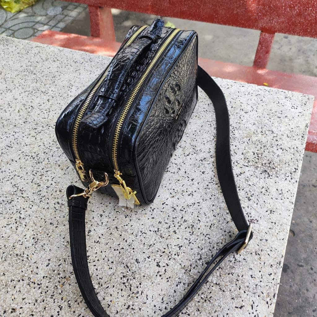 Clutch xách tay nhỏ gọn có dây đeo. Khóa VÂN TAY và miễn phí KHẮC TÊN chính chủ!