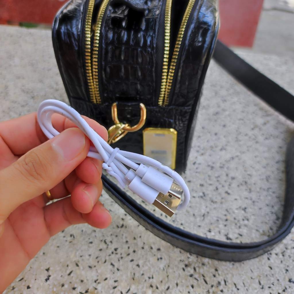 Clutch xách tay nhỏ gọn có dây đeo. Khóa VÂN TAY và miễn phí KHẮC TÊN chính chủ!