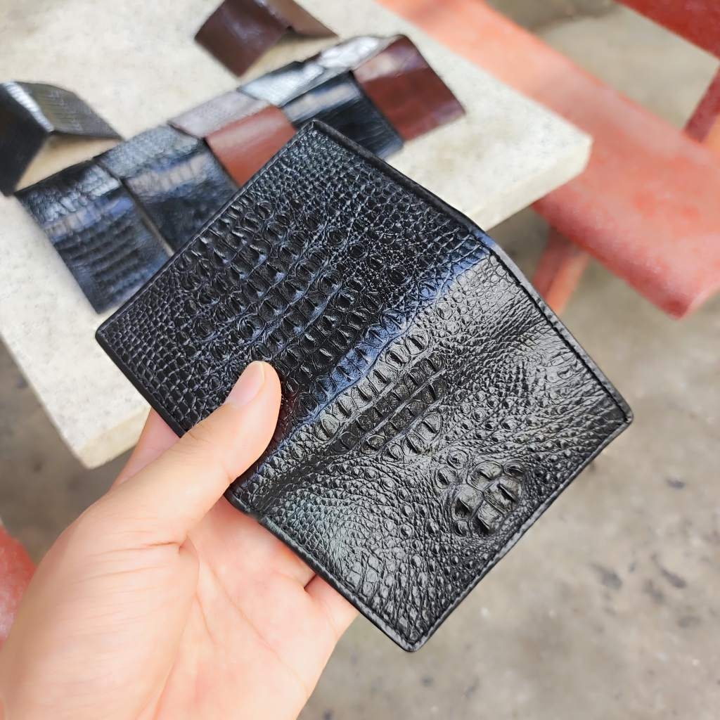 Ví cá sấu dáng đứng MINI 2 mặt. Size 10.5*8.5 cm. Gù gai cá sấu nhỏ rất đẹp!