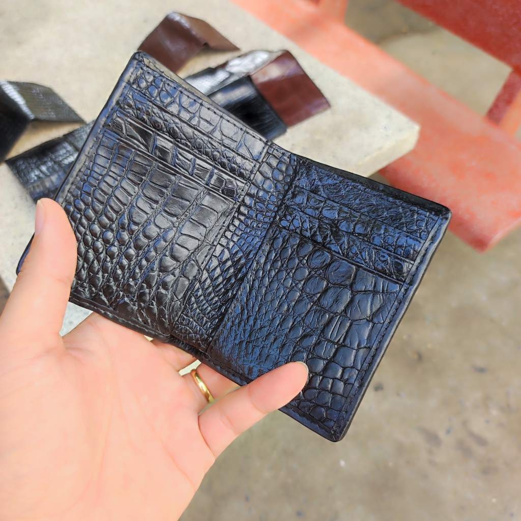 Ví cá sấu dáng đứng MINI 2 mặt. Size 10.5*8.5 cm. Gù gai cá sấu nhỏ rất đẹp!
