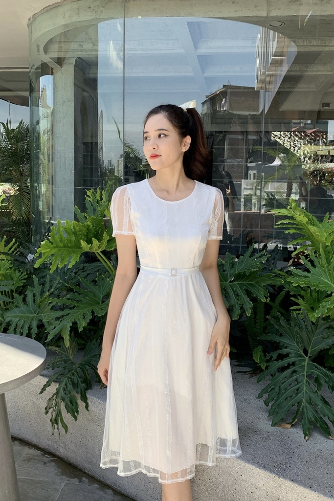 Đầm trắng ren tay dài tùng lưới xòe - Bán sỉ thời trang mỹ phẩm