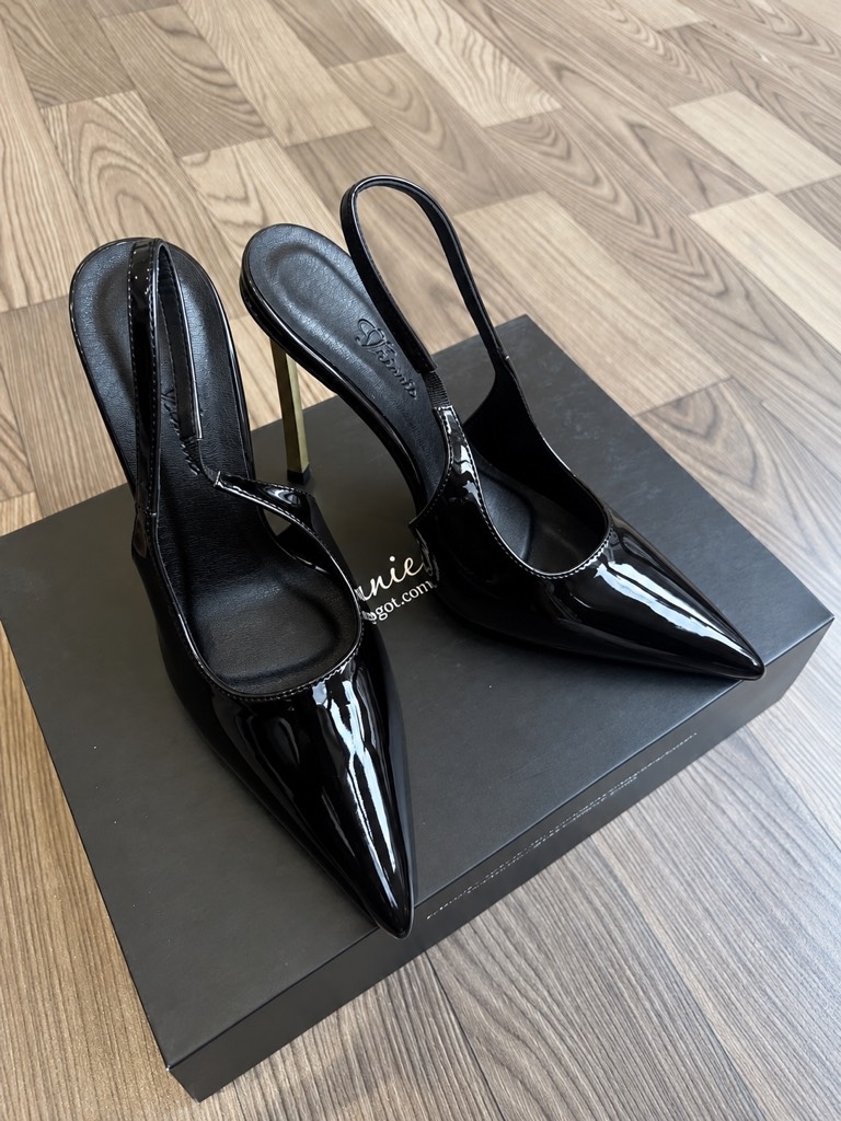 Eva sling back mũi nhọn đen bóng