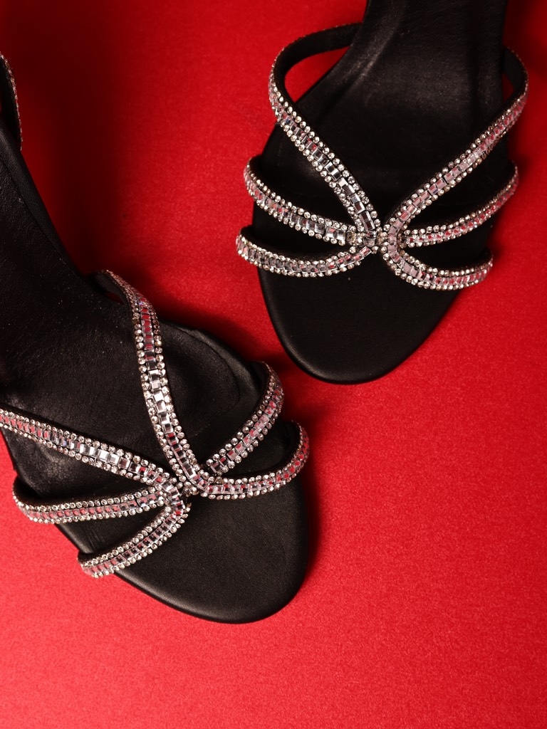 EVA sandal viền đá đen